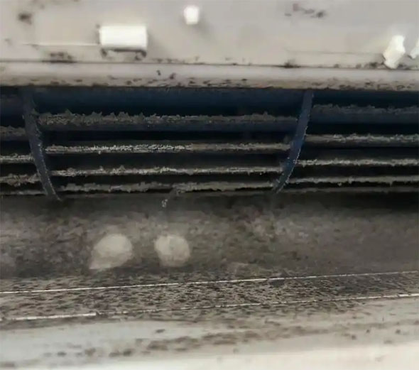 迁安空调吹的风有股烧焦味是怎么回事